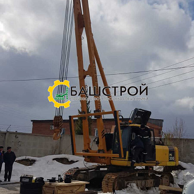Трубоукладчик на базе гусеничного экскаватора Komatsu - фото 1